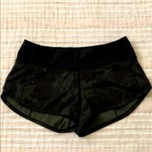Lululemon camo print speed up shorts